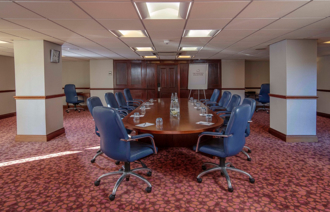 Carousel Desktop Boardroom1 04