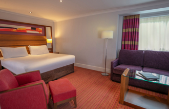 Suites Carousel Desktop Kingsuite 03